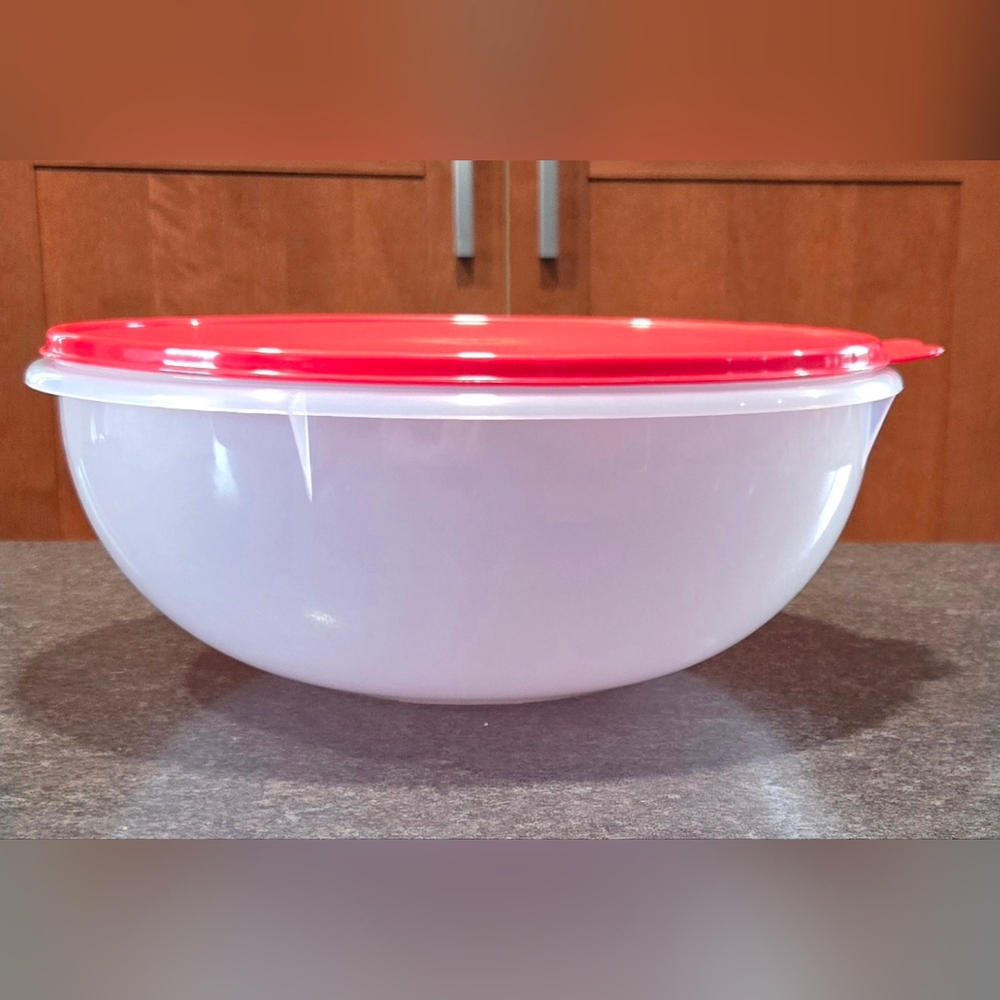 Tupperware 26 cup Fix N Mix Bowl